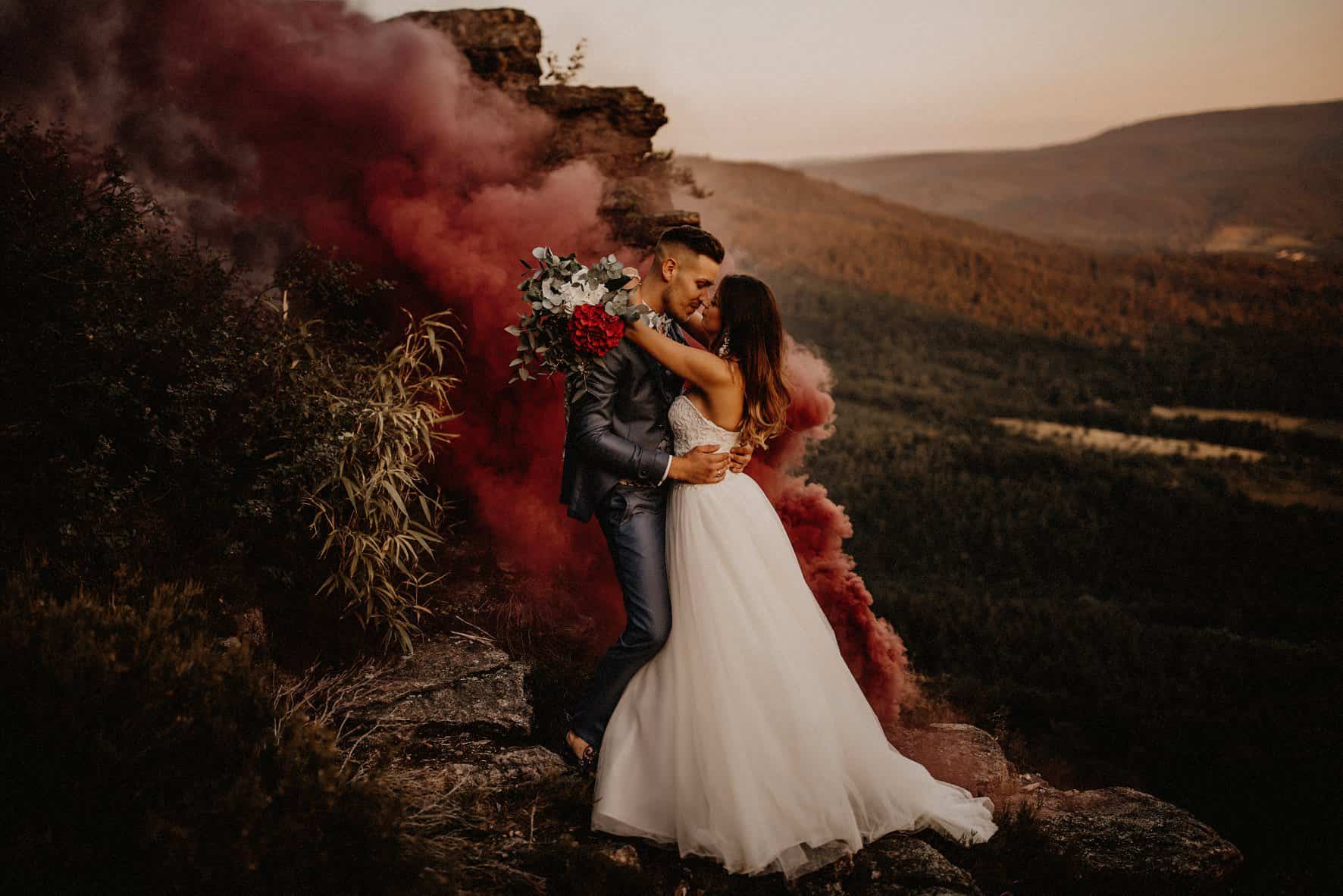 The ultimate guide to wedding day smoke bombs!