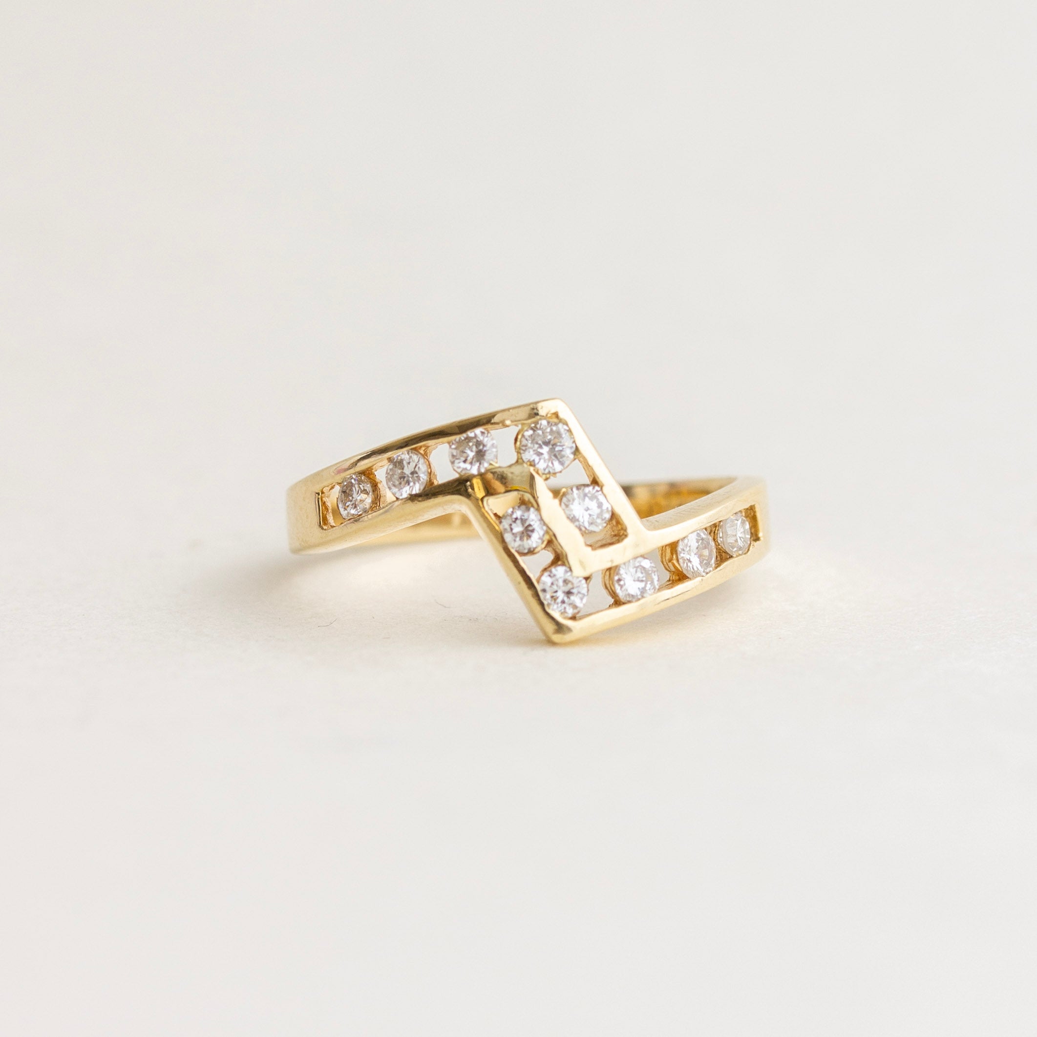 Zig zag clearance diamond band