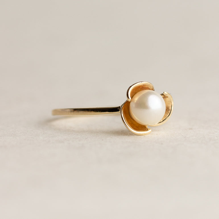 Vintage Pearl Flower 10K Gold Ring