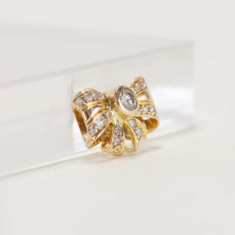 Bow-shaped diamond pendant