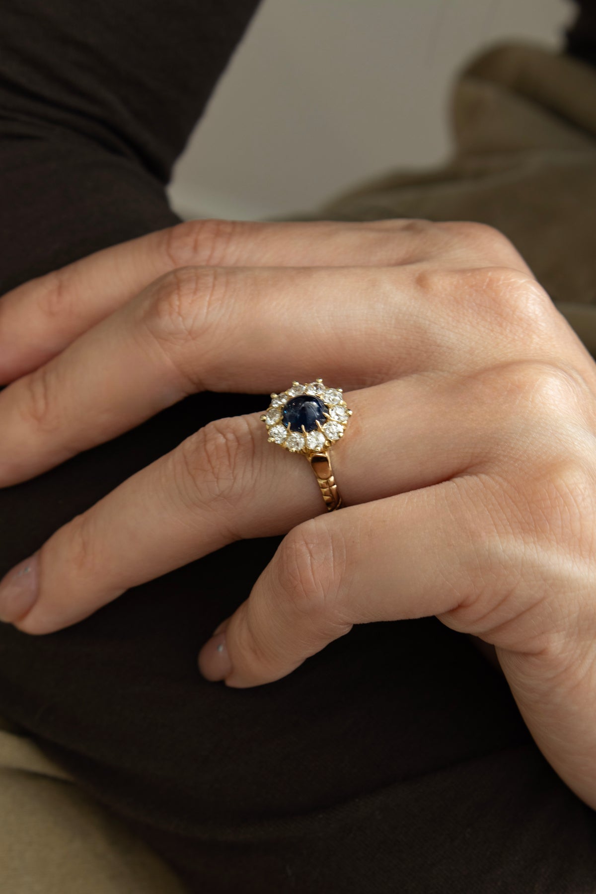 sapphire cabochon vintage ring