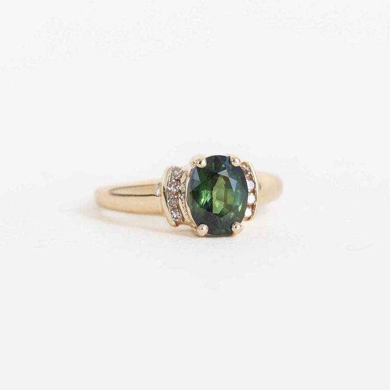 Yellow Gold Ring with Natural Sapphire Centre and 8 Side Diamonds