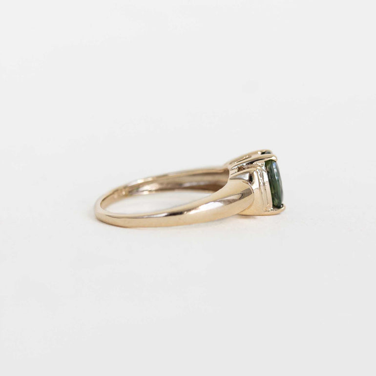 Yellow Gold Ring with Natural Sapphire Centre and 8 Side Diamonds