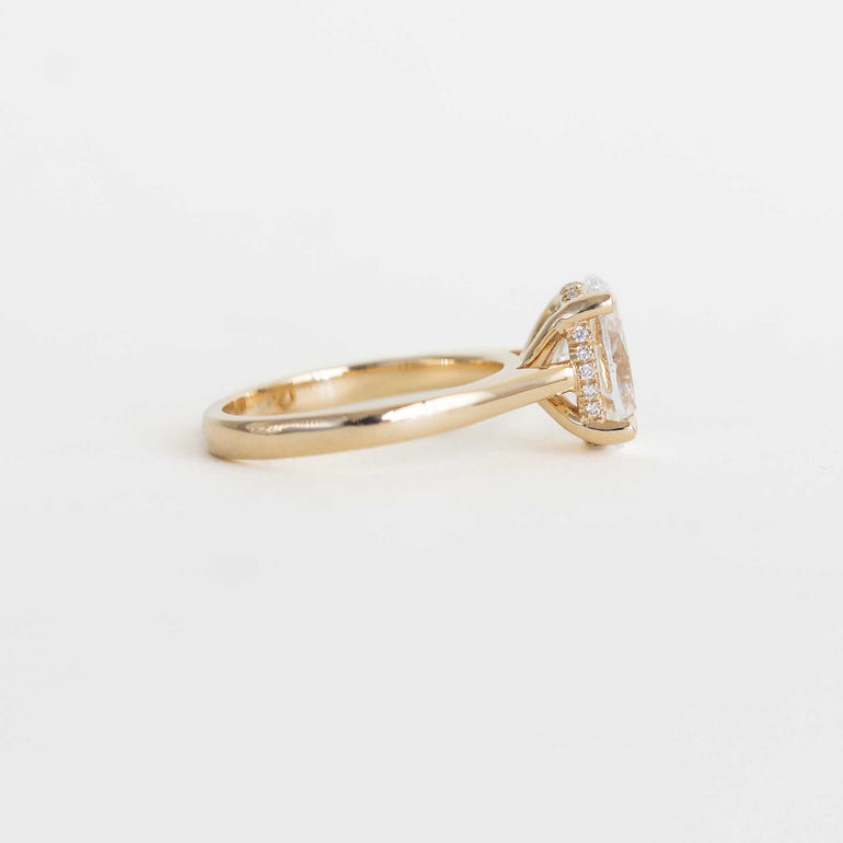 laboratory grown diamond solitaire engagement ring