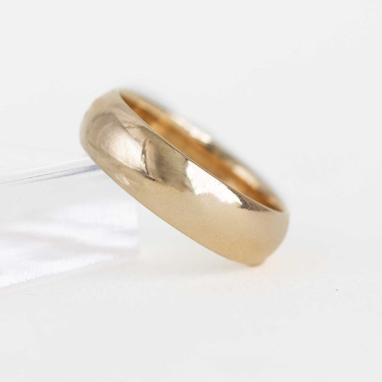 Classic yellow gold wedding band