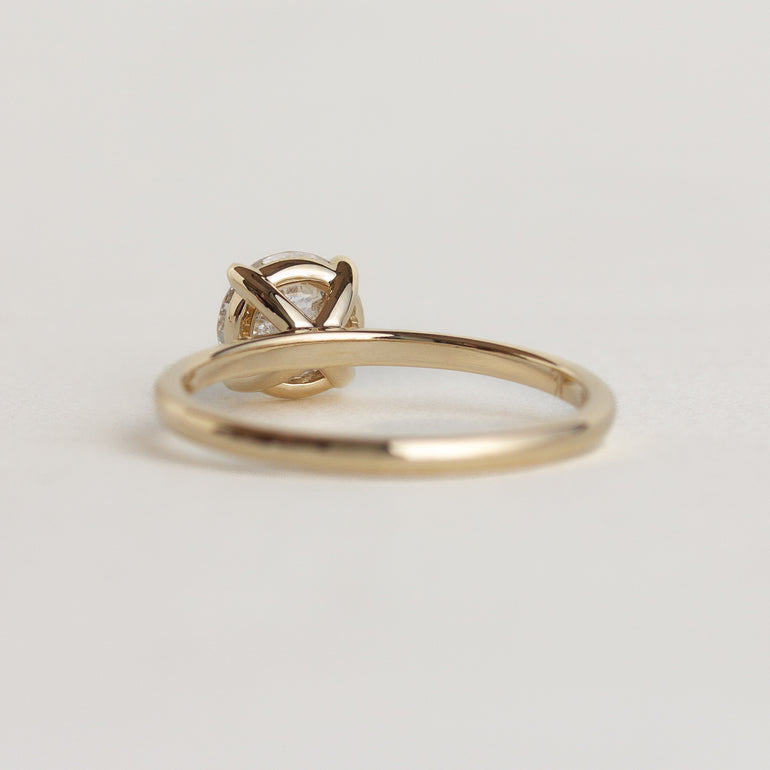 Round Diamond Engagement Ring