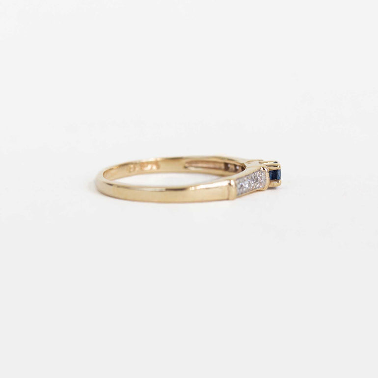 Vintage Yellow Gold Ring with Sapphire Centre and Diamond Side Stones