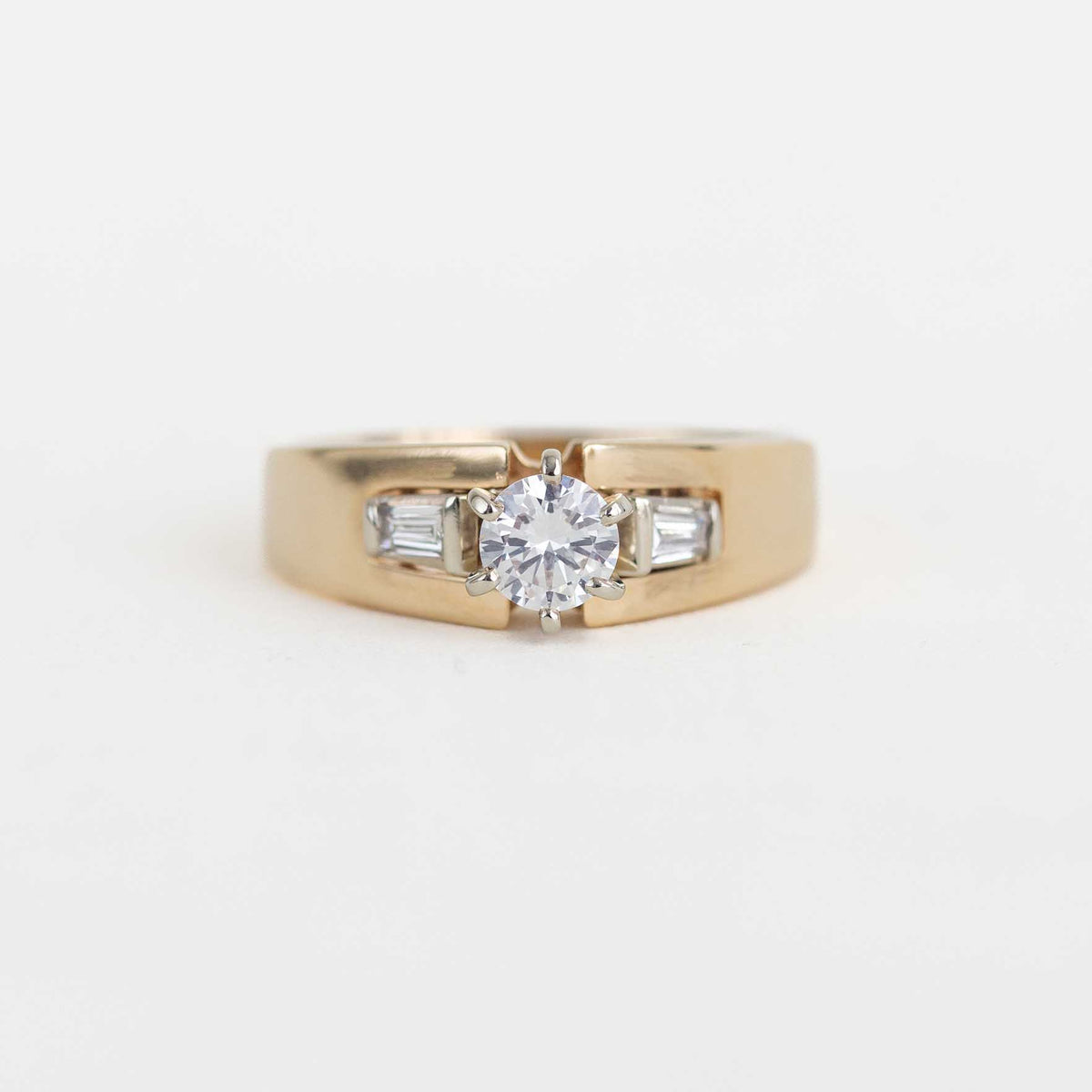 Yellow Gold Ring with Round Diamond Centre