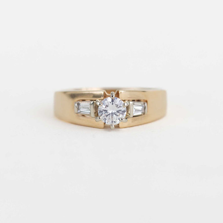Yellow Gold Ring with Round Diamond Centre