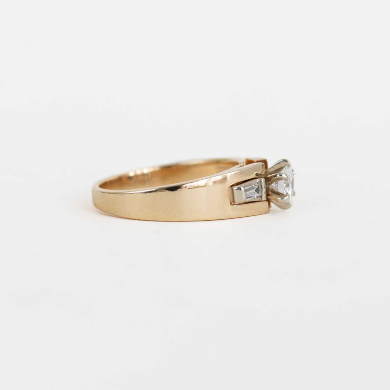 Yellow Gold Ring with Round Diamond Centre