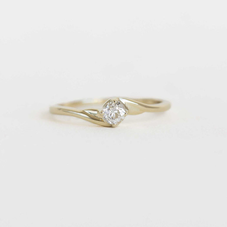 Bypass Twist Diamond Vintage Ring