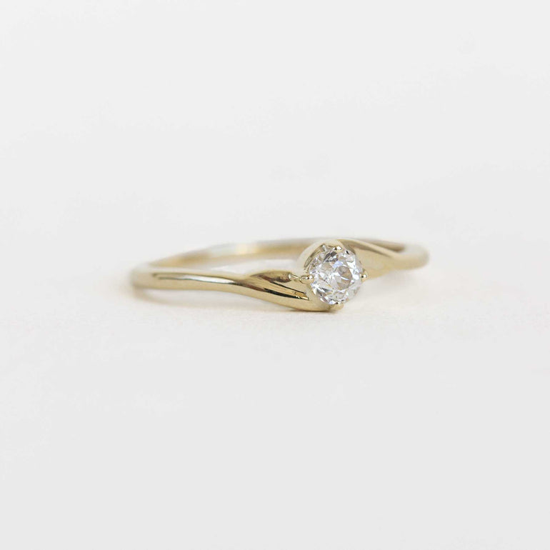 Bypass Twist Diamond Vintage Ring