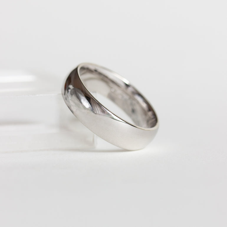 14K White Gold Vintage Wedding Band