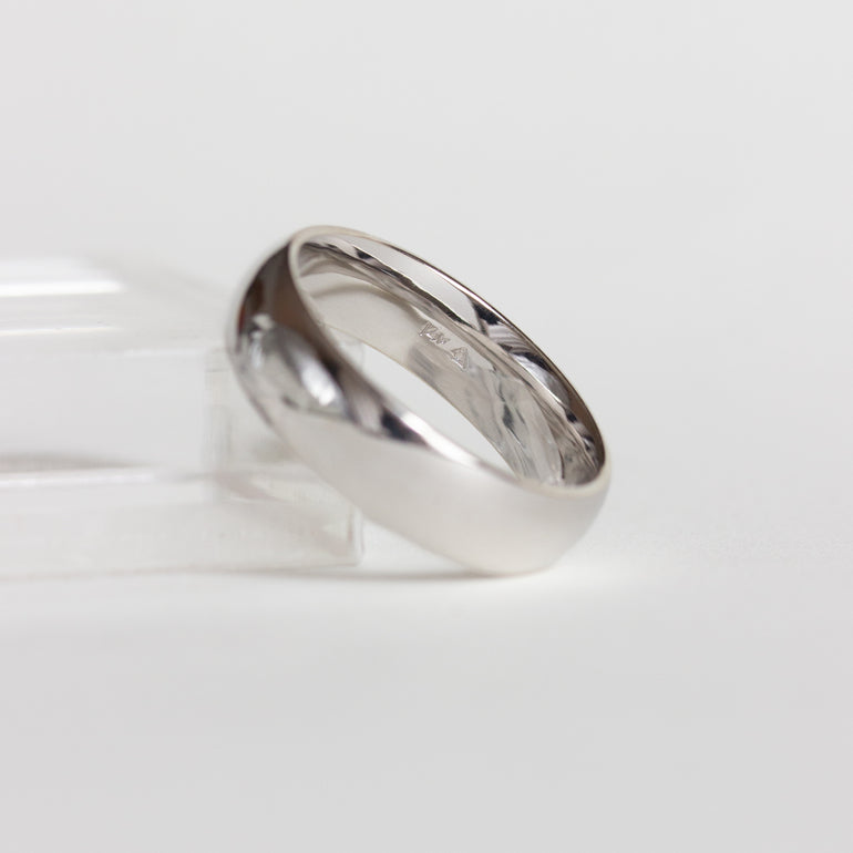 14K White Gold Vintage Wedding Band