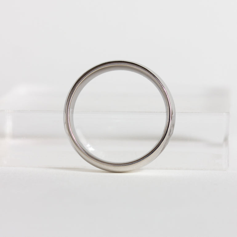 14K White Gold Vintage Wedding Band