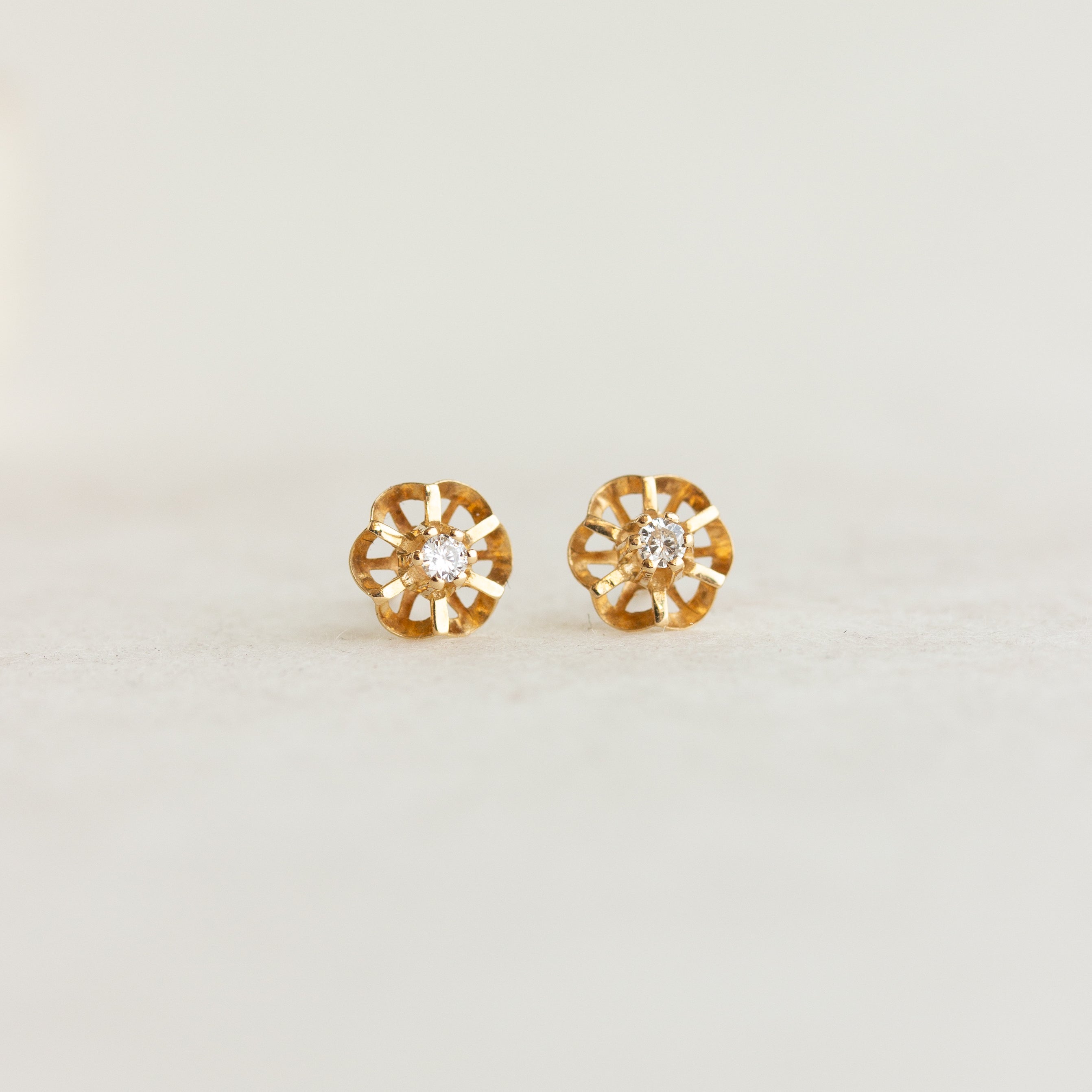 Vintage Flower Earrings 14K