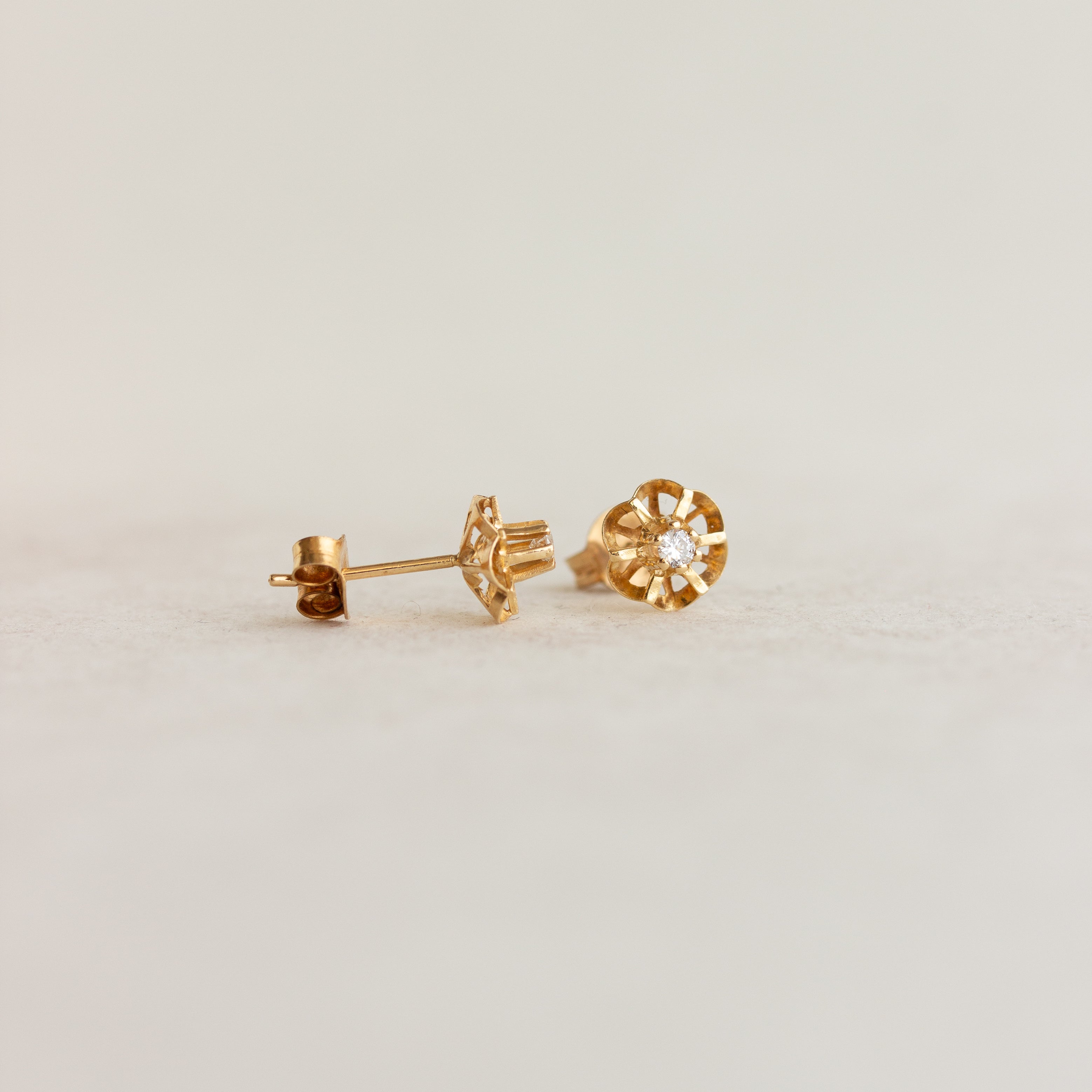 Vintage Flower Earrings 14K