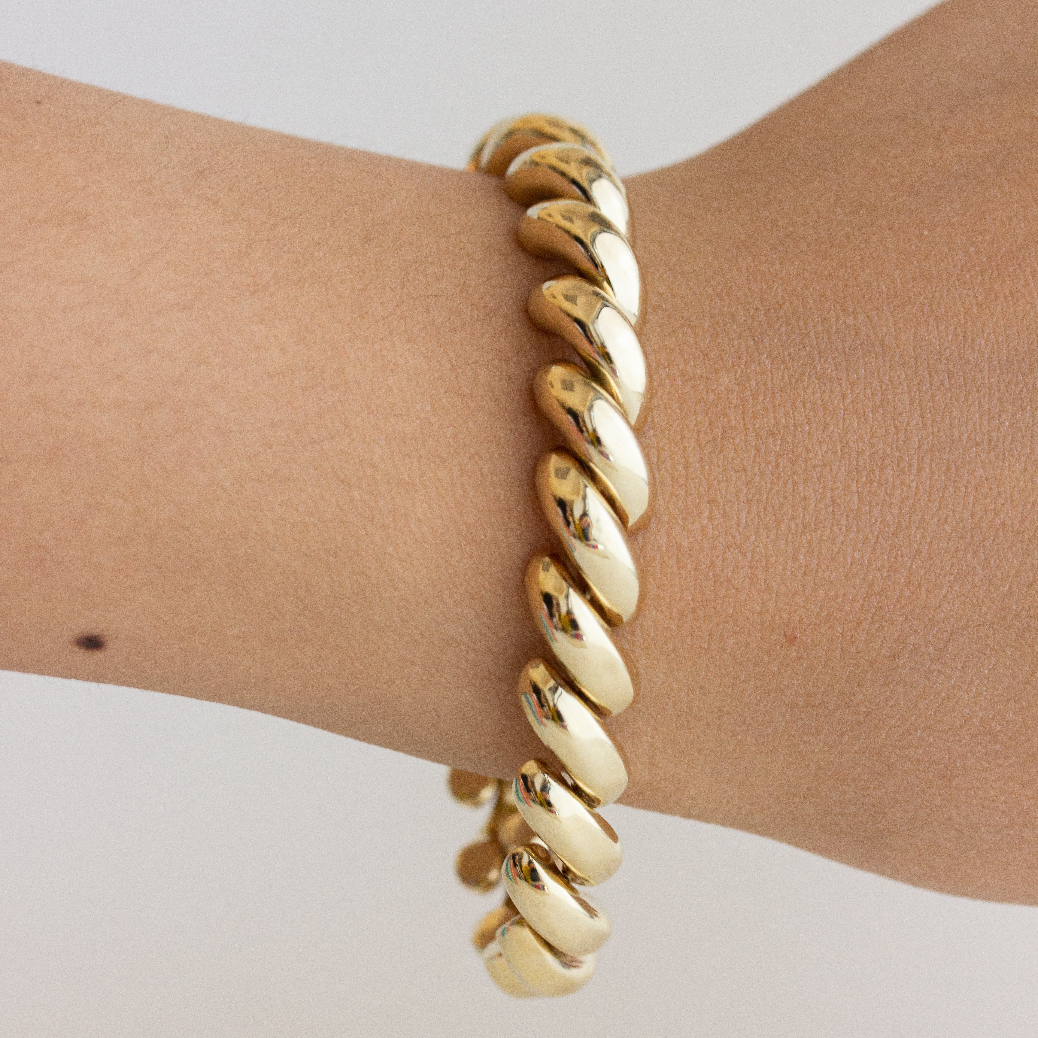 chunky gold vintage macaroni bracelet