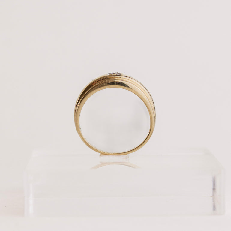 Vintage Star Set Round Diamond Band