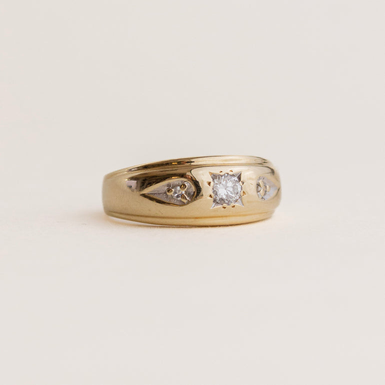 Vintage Star Set Round Diamond Band
