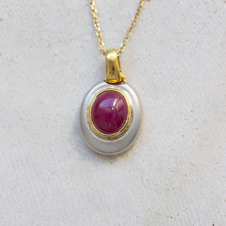 Vintage 18K Two-tone Ruby Cabochon Pendant