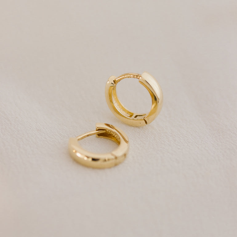 minimal solid gold hoops