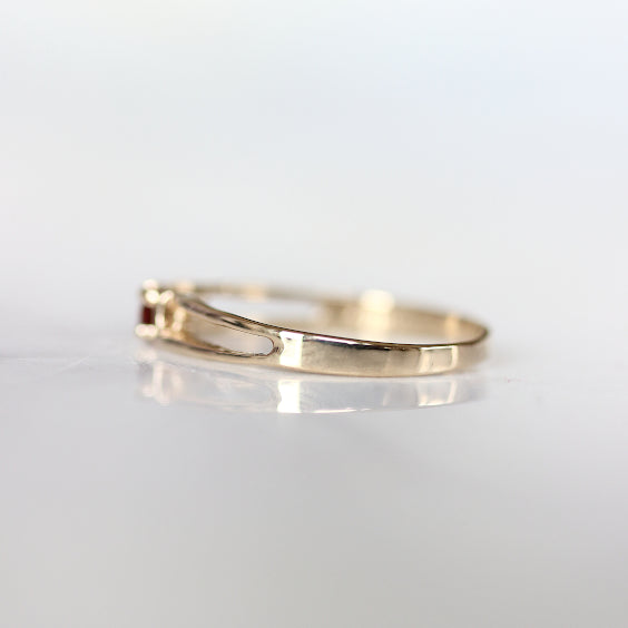 The Flores Ring- Garnet Dainty Vintage Ring- EVORDEN
