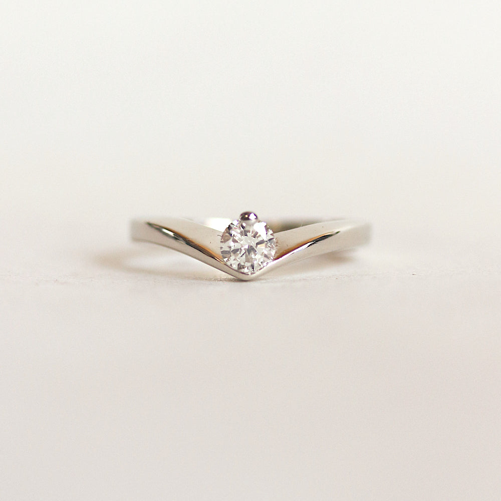 Chevron Solitaire Vintage Engagement Ring | The Theron Ring | Evorden