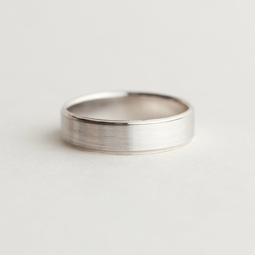 Step Edge Wedding Band | Evorden