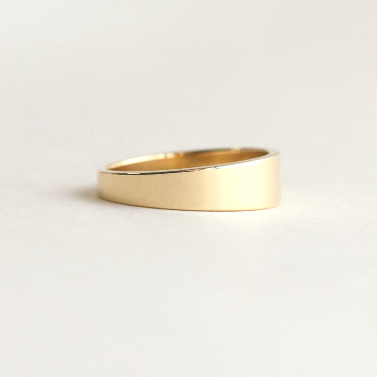 tapered wedding band