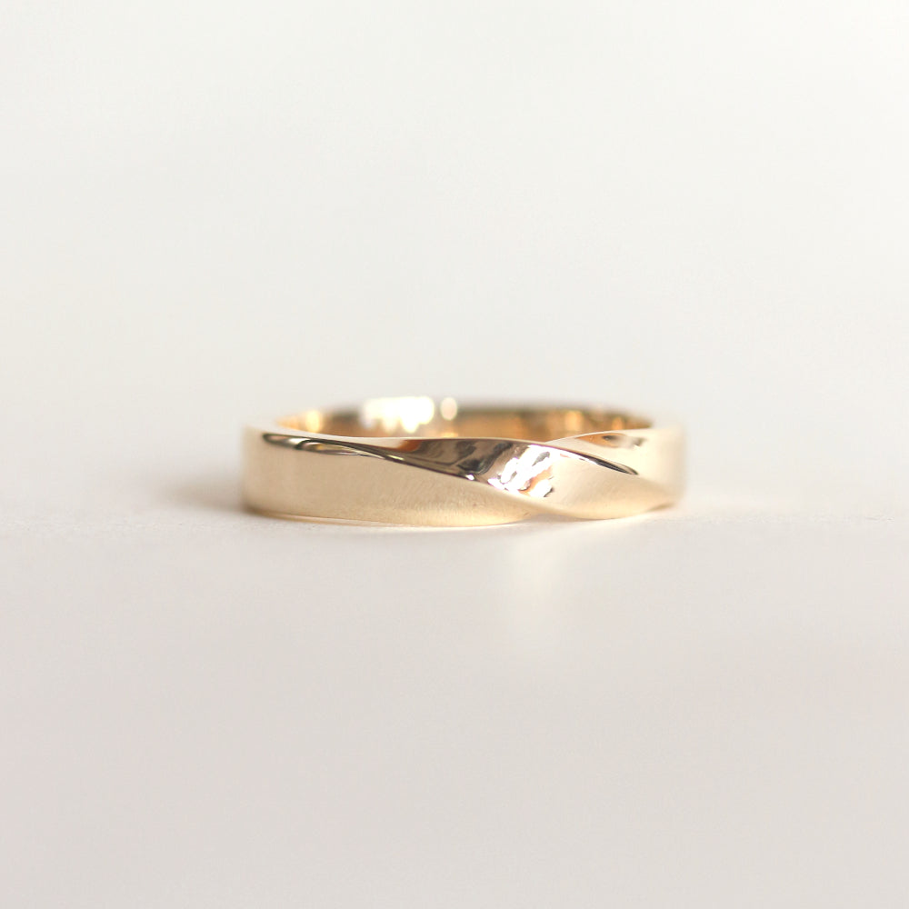 flat edge single twist wedding band