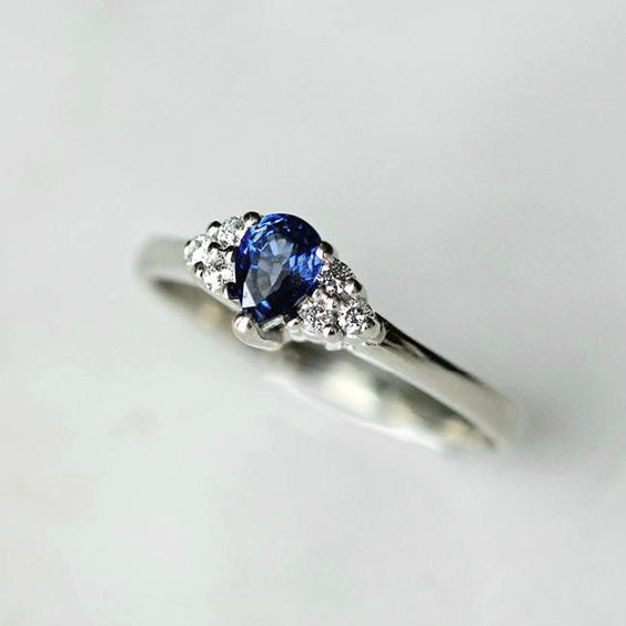Blue Sapphire Vintage Engagement Ring - The Middelton Ring - Evorden
